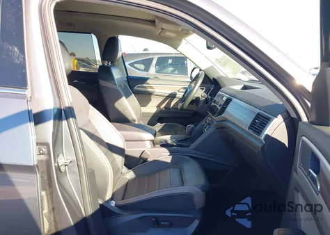 2021 Volkswagen Atlas 3.6L V6 Sel Premium z USA, uszkodzony, nr VIN 1V2TR2CAXMC540073